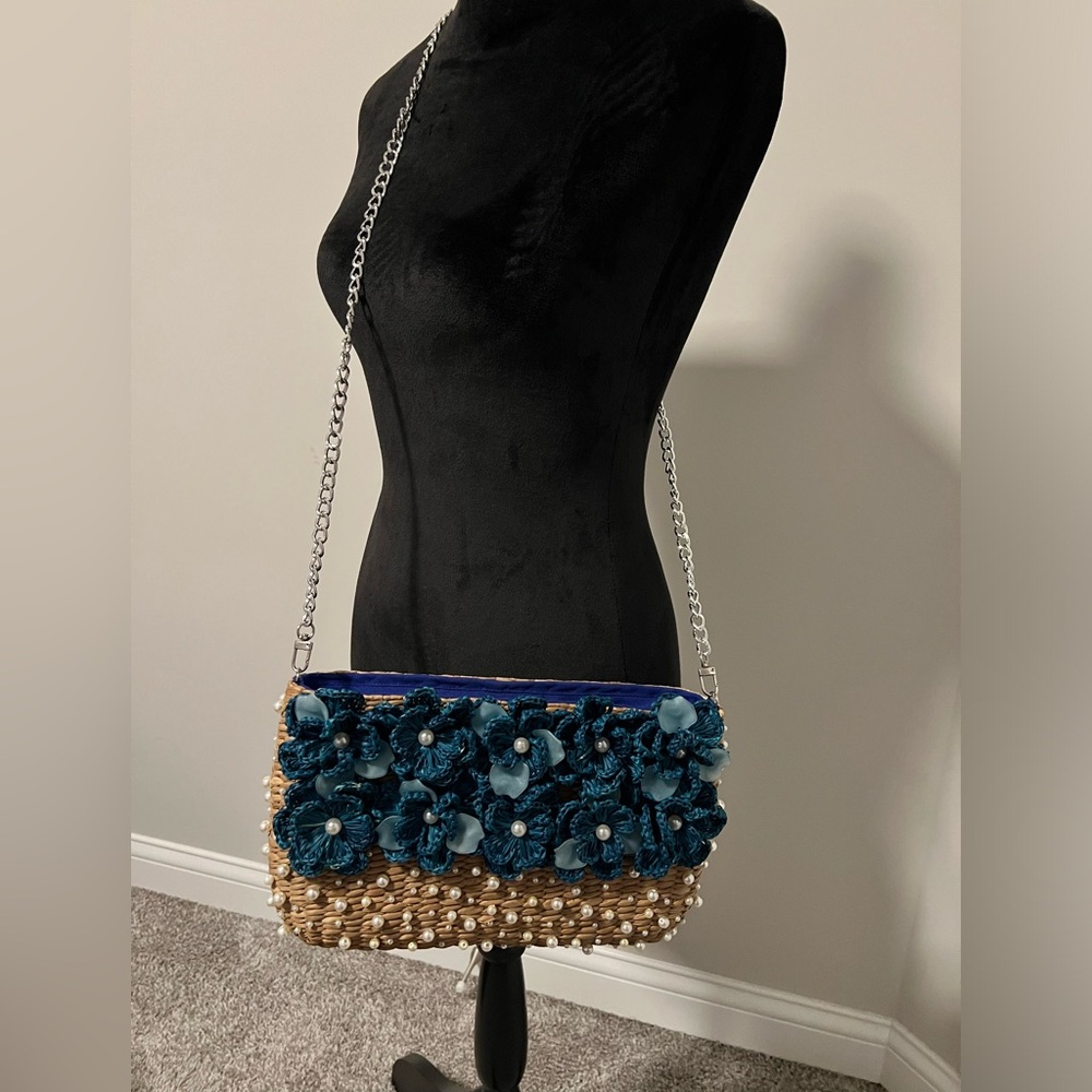Elegant Floral Embellished Crossbody Bag